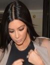  Kim Kardashian sans soutien-gorge : ses t&eacute;tons de sortie &agrave; Londres le 27 juin 2015 