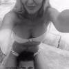 Marie Garet (La villa des coeurs brisés) sexy en bikini avec son petit-ami