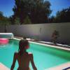 Vanessa Lawrens topless à la piscine