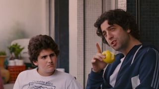Max Boublil en oncle déjanté dans la bande-annonce du film Le nouveau