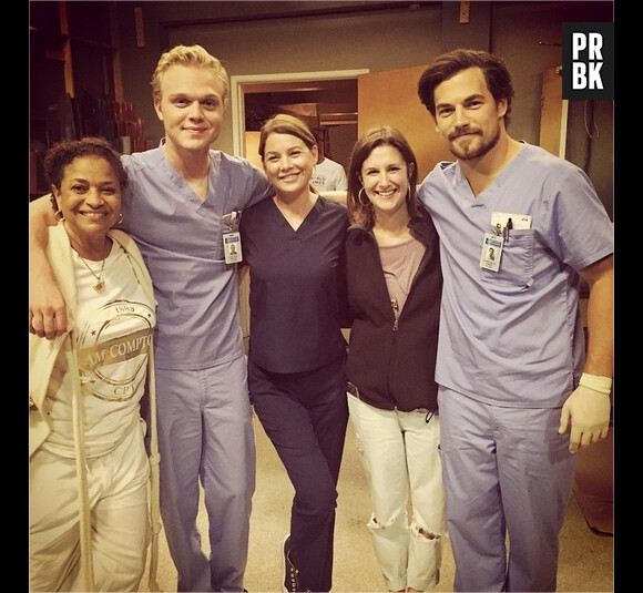 Grey's Anatomy saison 12 : Joe Adler et Giacomo Gianniotti posent avec Ellen Pompeo et Debbie Allen
