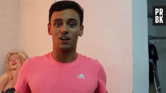 Tom Daley sexy et musclé dans la vidéo des coulisses de son calendrier 2016