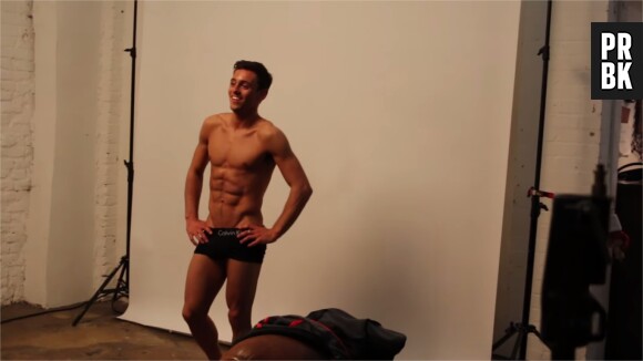Tom Daley sexy et musclé dans la vidéo des coulisses de son calendrier 2016