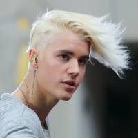 Justin Bieber blond platine : sa nouvelle coupe de cheveux (moche) choque même ses fans