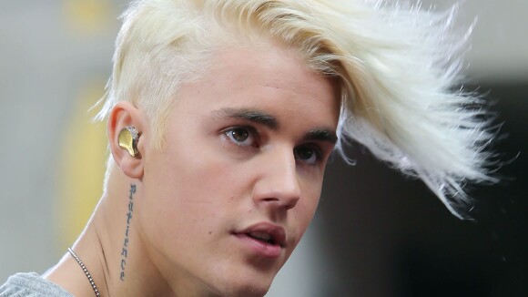 Justin Bieber blond platine : sa nouvelle coupe de cheveux (moche) choque même ses fans