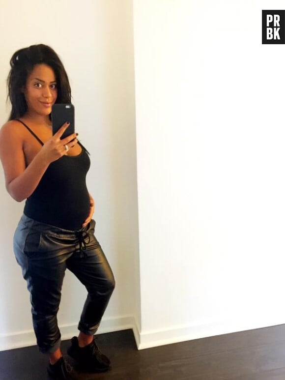 Amel Bent enceinte : la chanteuse annonce sa grossesse sur Twitter