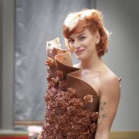 Fauve Hautot : la future jurée de DALS 6 pose en robe en chocolat