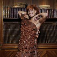 Fauve Hautot : la future jurée de DALS 6 pose en robe en chocolat