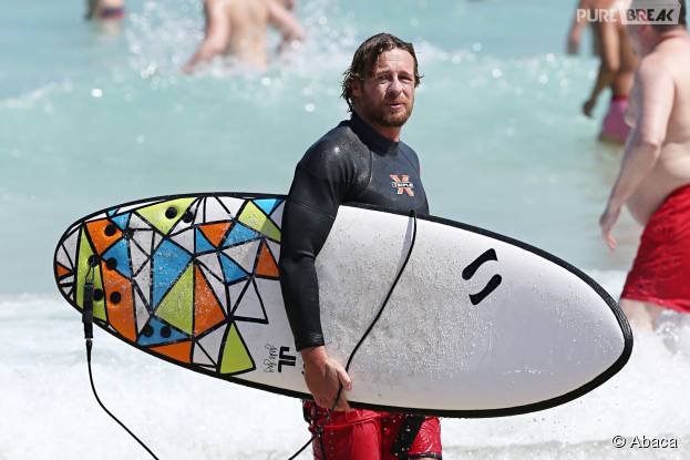 Simon Baker : l'ex-star de Mentalist en pro du surf pour un film au cinéma