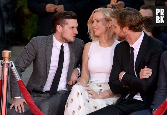 Jennifer Lawrence, Josh Hutcherson et Liam Hemsworth présentent Hunger Games - La Révolte, Partie 2 et laissent leurs empreintes aux TCL Chinese Theatre (Los Angeles) le 31 octobre 2015