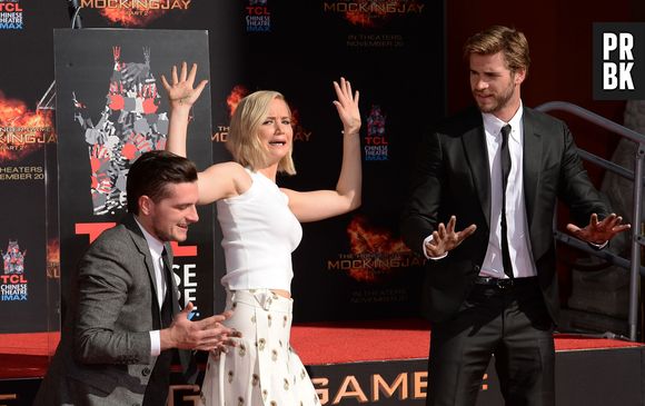 Jennifer Lawrence, Josh Hutcherson et Liam Hemsworth présentent Hunger Games - La Révolte, Partie 2 et laissent leurs empreintes aux TCL Chinese Theatre (Los Angeles) le 31 octobre 2015