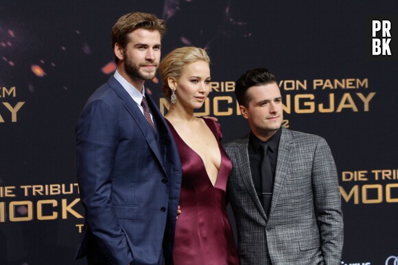 Jennifer Lawrence entourée de Liam Hemsworth et Josh Hutcherson à l'avant-première d'Hunger Games 4, le 4 novembre 2015 à Berlin
