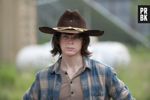 The Walking Dead saison 6, épisode 7 : Carl (Chandler Riggs) sur une photo
