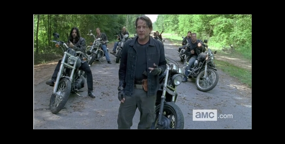 The Walking Dead saison 6 : le groupe de Negan se dévoile dans un extrait de l&#039;épisode 9