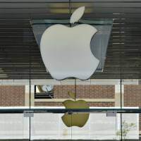 Apple : la Pomme devient rouge pour la Journée mondiale de lutte contre le Sida