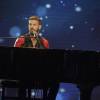 M. Pokora au piano pour la soirée du Téléthon sur France 2 le 5 décembre 2015