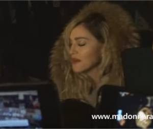 Madonna improvise un concert à place de la République à Paris le mercredi 9 décembre 2015
