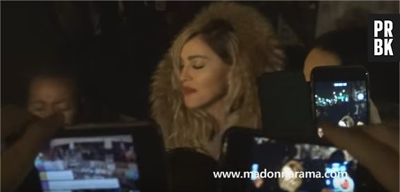 Madonna improvise un concert à place de la République à Paris le mercredi 9 décembre 2015
