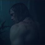 Alexander Skarsgard de vampire à Tarzan : la bande-annonce qui en met plein les yeux