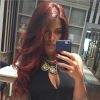 Ayem Nour : sexy et décolletée pour afficher ses cheveux rouges sur Instagram