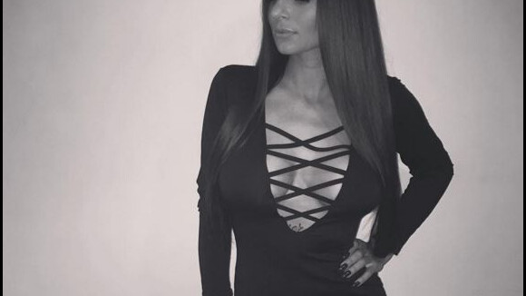 Raphaël (Friends Trip 2) : sa pote Olivia Kugel bombe de la saison, la preuve en 14 photos sexy