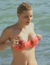 Friends Trip : Nadège Lacroix sexy en bikini
