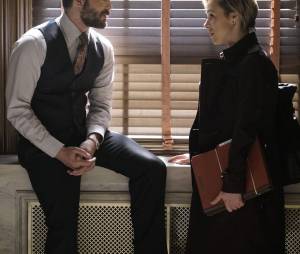 How To Get Away With Murder saison 2, épisode 11 : Frank (Charlie Weber) et Bonnie (Liza Weil) sur une photo