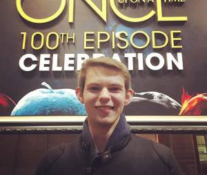 Once Upon a Time saison 5 : Robbie Kay à la soirée pour le 100ème épisode le 21 février 2016