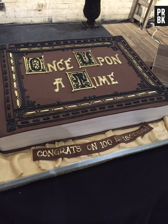 Once Upon a Time saison 5 : le gâteau de la soirée pour le 100ème épisode le 21 février 2016
