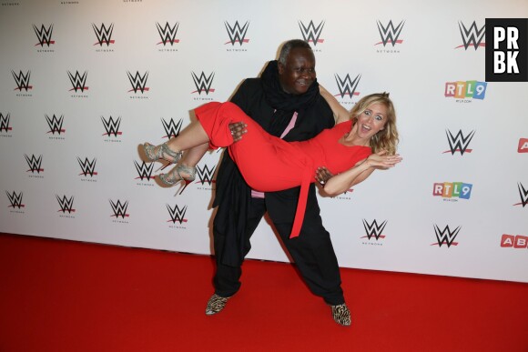 Enora Malagré et Magloire font le show au WWE à l'AccorHotels Arena de Paris Bercy le 22 avril 2016