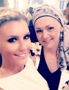  Amélie Neten pose avec sa soeur Jen atteinte d'un cancer 