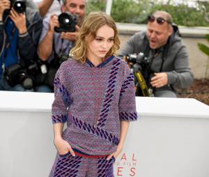 Lily Rose Depp prend la pose au Festival de Cannes 2016