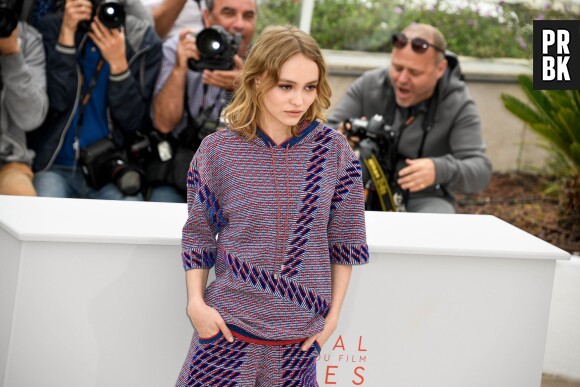 Lily Rose Depp prend la pose au Festival de Cannes 2016
