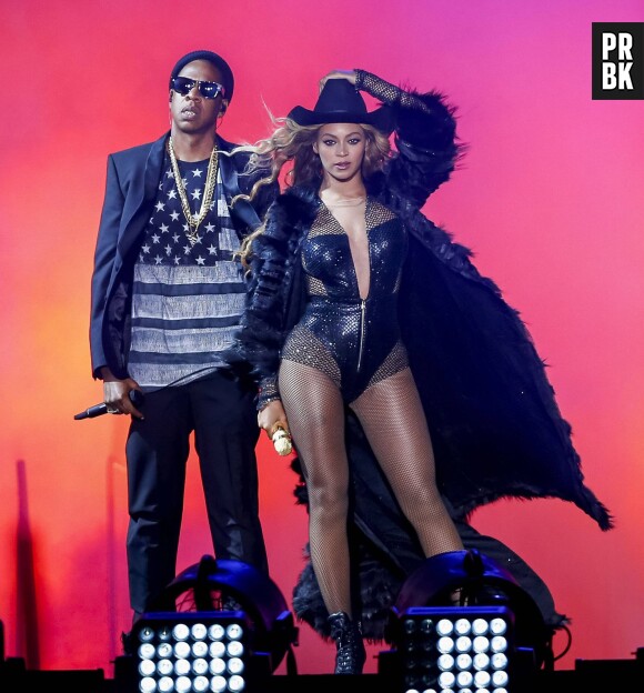 Jay-Z et Beyoncé sur scène lors de la tournée "On The Run" en 2014.