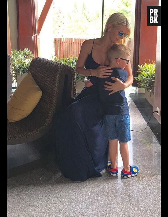 Amélie Neten, en vacances avec son fils Hugo.