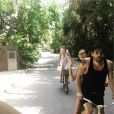 Paul Wesley et Phoebe Tonkin en pleine balade à vélo au Mexique