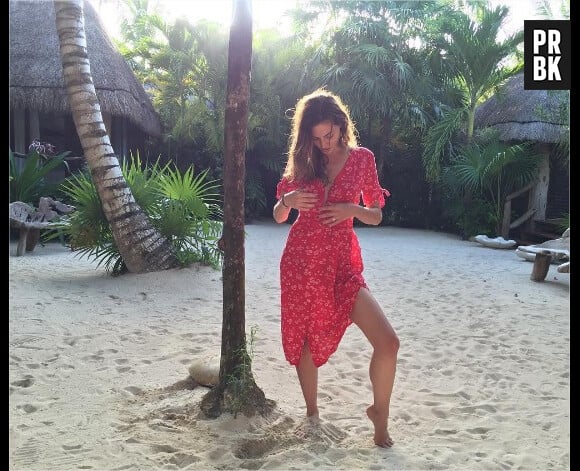 Phoebe Tonkin sexy en vacances au Mexique en juillet 2016