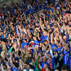 Euro 2016 : ils reprennent le clapping des Islandais... à leur mariage 👏