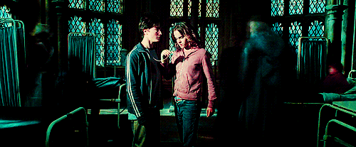 Harry Potter : Hermione et Harry utilisent le retourneur de temps dans Harry Potter et le Prisonier d'Azkaban