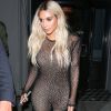 Kim Kardashian a changé de coupe et de couleur de cheveux : elle est à nouveau blonde platine.