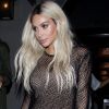 Kim Kardashian a changé de coupe et de couleur de cheveux : elle est à nouveau blonde platine.