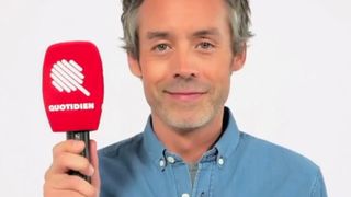 Yann Barthès s'excuse pour la "chute de reins" d'Ophélie Meunier dans Le Petit Journal