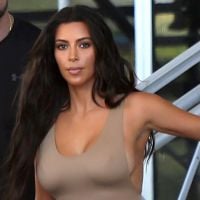Kim Kardashian nue : ses abdos sont faux, elle se les fait peindre