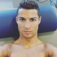  Cristiano Ronaldo serait-il addict à la chirurgie esthétique ? Il dépenserait "des milliers d'euros" dans des injections de botox. 