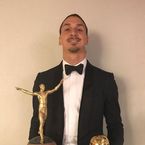 Zlatan Ibrahimovic aura sa propre statue... et se prend déjà pour Napoléon