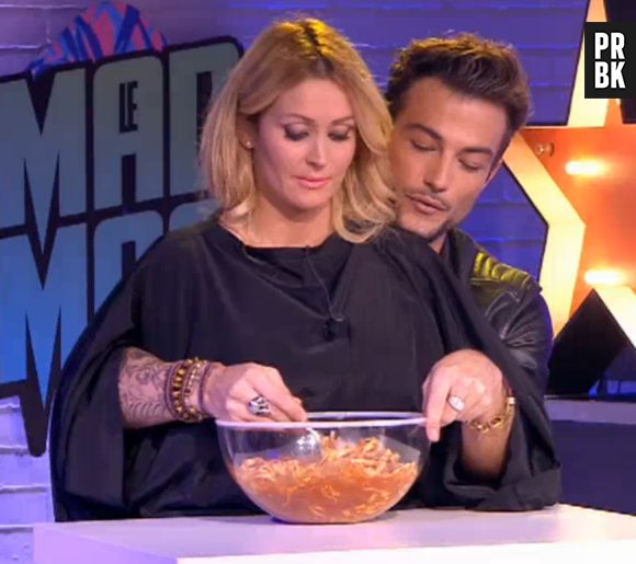 Tatiana Laurens se fait jeter un plat de spaghettis bolognaises sur la tête en direct dans le Mad Mag !