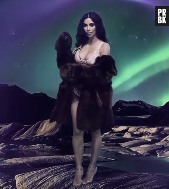 Kim Kardashian sexy : elle se déshabille pour LOVE Magazine.