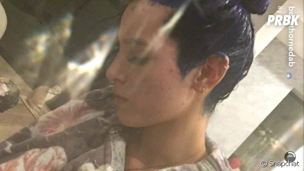 Bella Thorne redevient brune et filme sa transformation sur Snapchat
