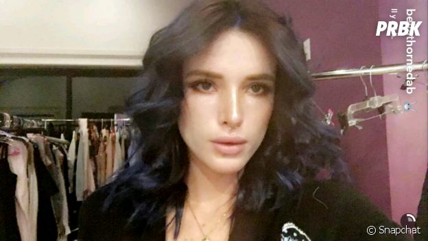 Bella Thorne redevient brune et filme sa transformation sur Snapchat