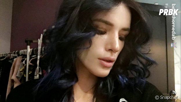 Bella Thorne redevient brune et filme sa transformation sur Snapchat